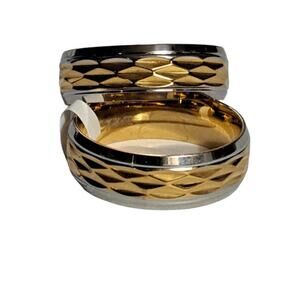 New stainless‎ steel gold and silver toned ring size 6
